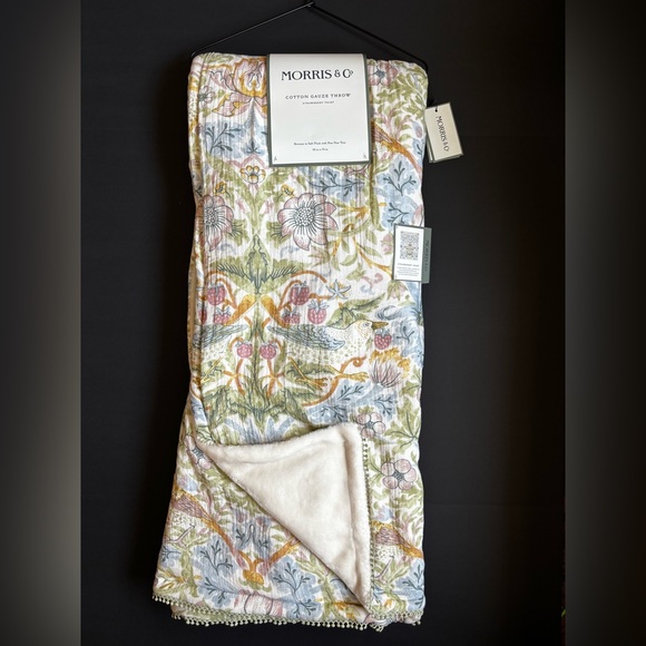 Morris & Co. Other - MORRIS & Co. Cotton Gauze Throw - Strawberry Thief - Reverse Plush -Pom Pom Trim